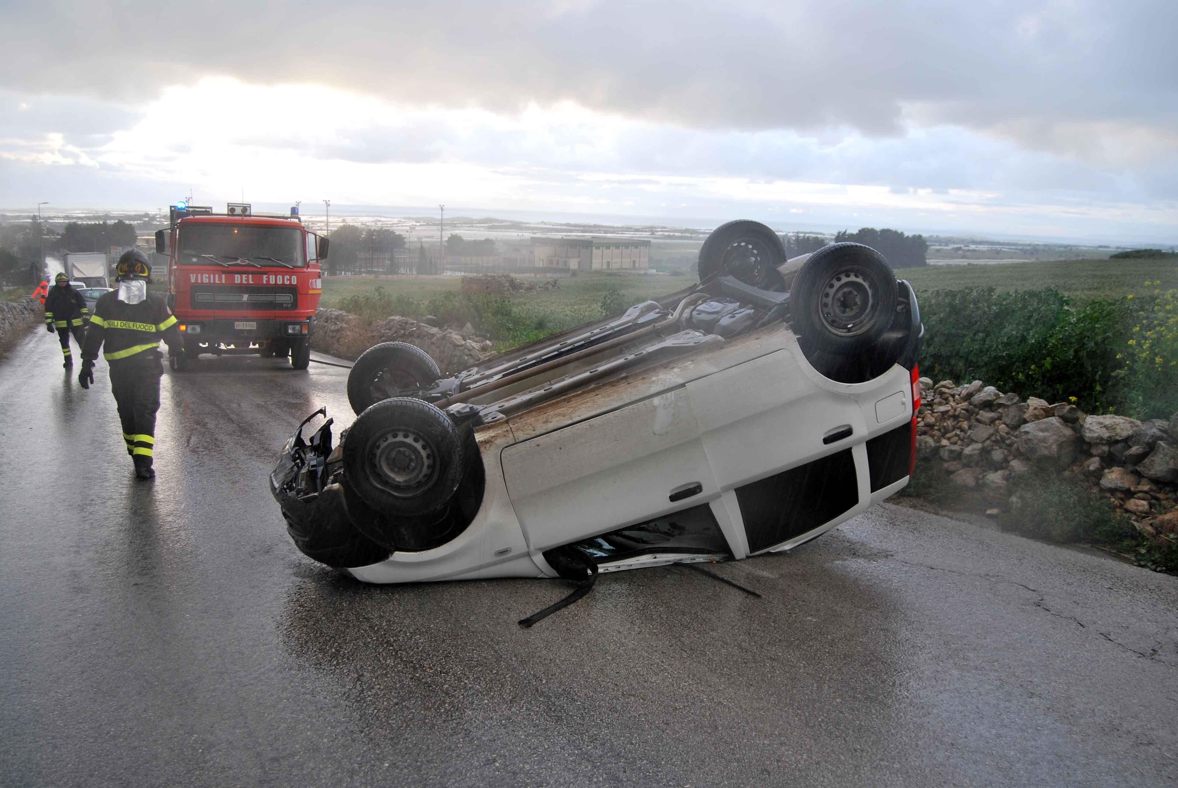  Doppio incidente sulla s.p. Malavita: due auto contro il muro, un conducente lievemente ferito