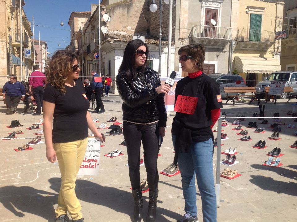  Scarpe in piazza V.Emanuele contro il femminicidio. l’iniziativa di ‘Città Futura’ nel nostro video