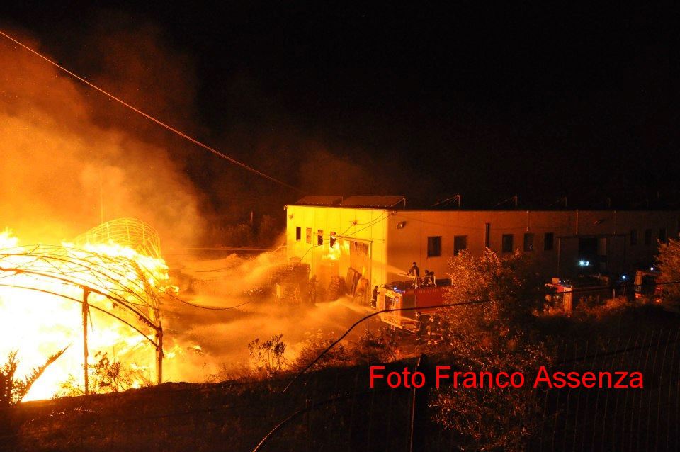  Rogo nell’azienda OrtoImballaggi sulla S.Croce-Comiso: la causa sarebbe una cicca di sigaretta