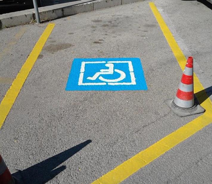  Santa Croce si uniforma all’Europa: compare in città la segnaletica stradale per i portatori di handicap