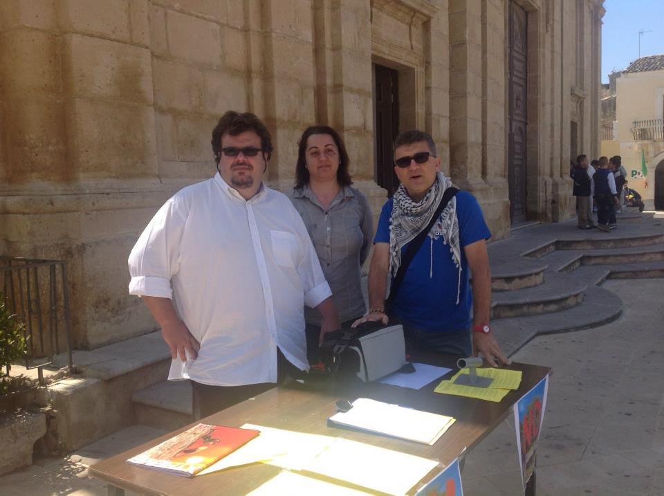  “Albero sì, Schinus no”: il comitato spontaneo raccoglie le firme in piazza Vittorio Emanuele video