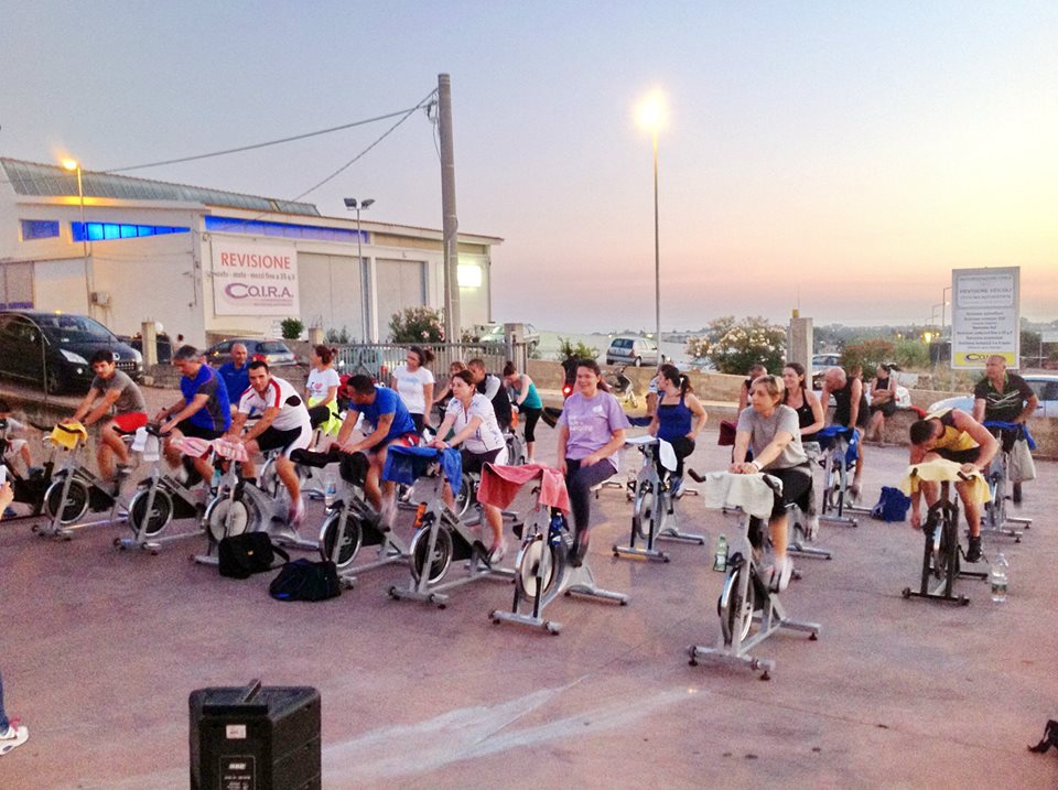  Spinning e zumba all’aperto per chiudere la stagione sportiva del centro Top-Line: foto e interviste