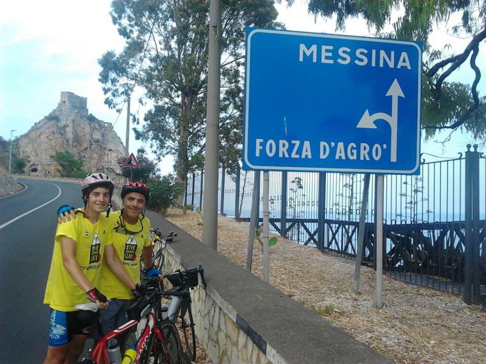  Padre e figlio fanno Milano-Santa Croce in bici: arrivano a Punta Braccetto dopo 12 giorni e 1700 km