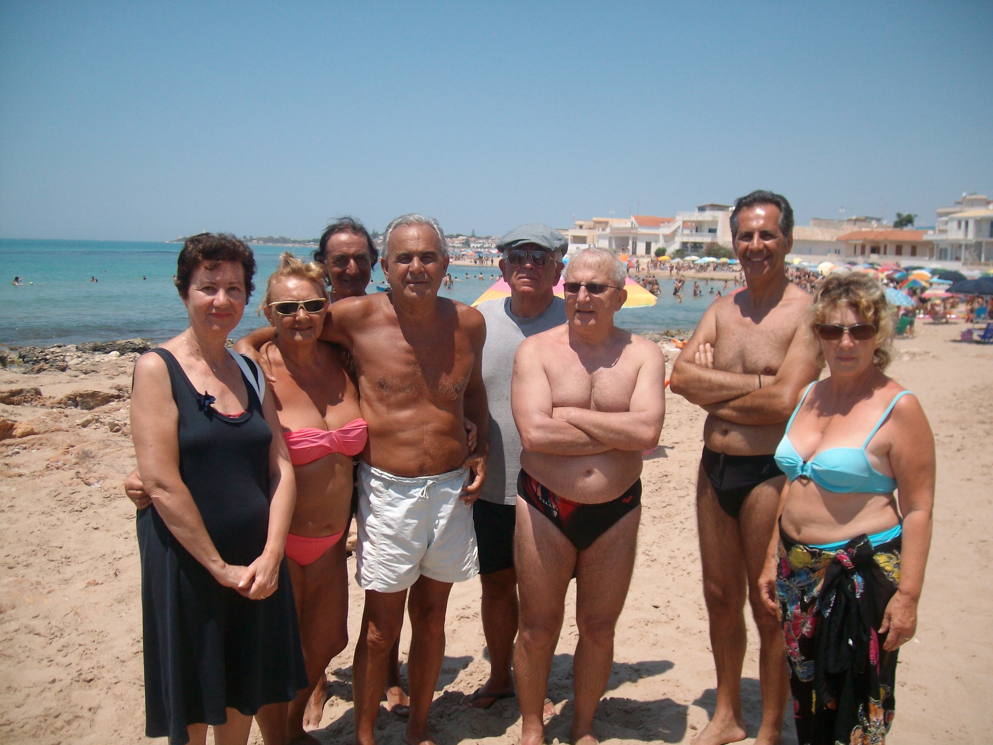  Cittadini ripuliscono a proprie spese la spiaggia di Casuzze: “Mancano i servizi essenziali”