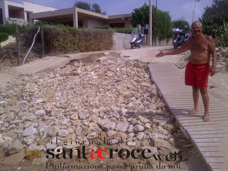  Punta Secca, la spiaggia del Palmento distrutta dall’erosione: “C’è il pericolo di caduta massi”