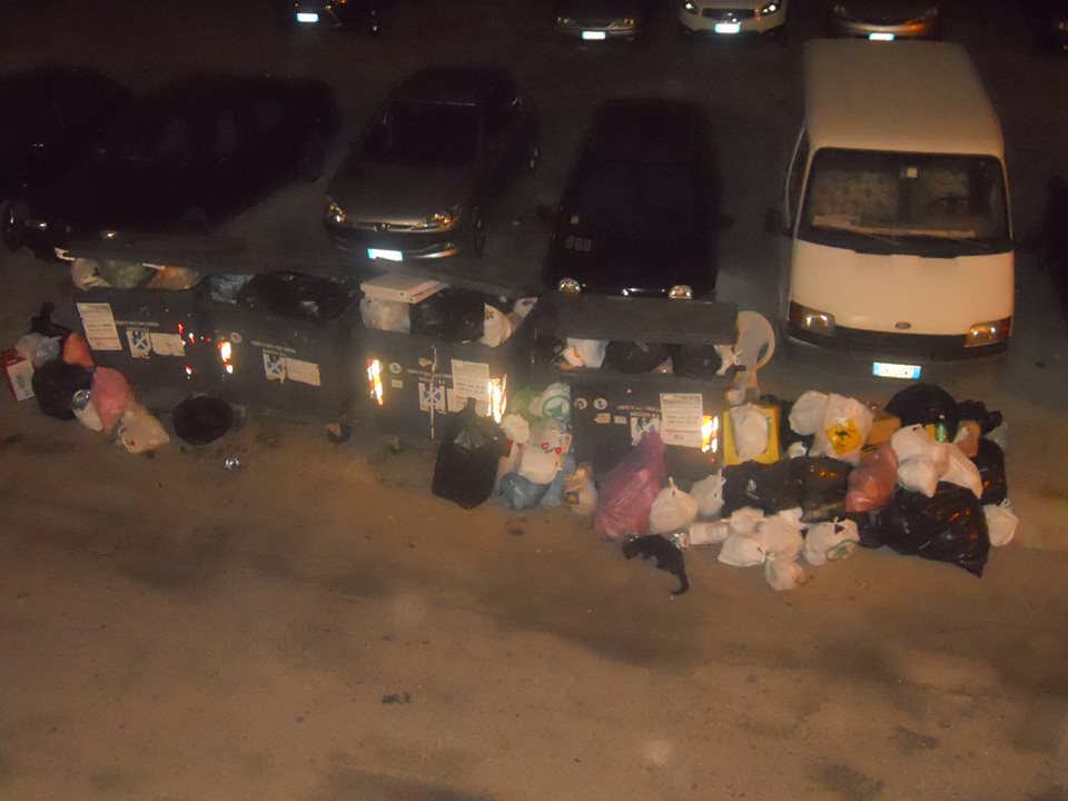  Casuzze, via Biancospino un anno dopo: “Sepolti dalla spazzatura, ma non frega niente a nessuno”