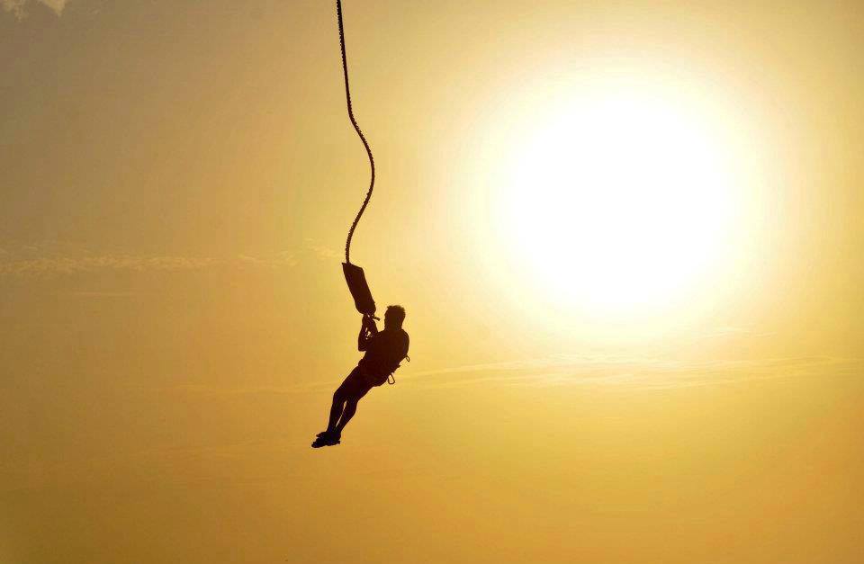  Bunjee jumping al tramonto, emozione infinita: “Salti mozzafiato ma sicuri, che partecipazione!”