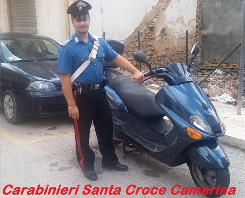 Nascondono in campagna uno scooter rubato: 4 braccianti rumeni denunciati per ricettazione
