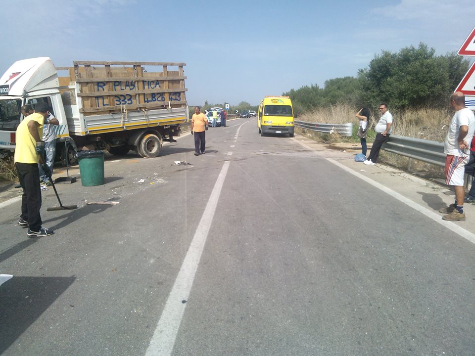  Scontro fra una macchina e un autocarro sulla Comiso-S.Croce: un uomo di 61 anni lotta per la vita