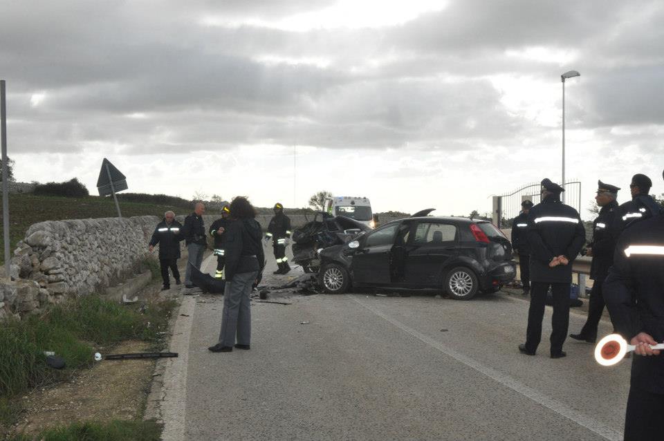  Drammatico incidente sulla s.p. 14, in c.da Castiglione: tre morti, fra cui una donna incinta di 5 mesi