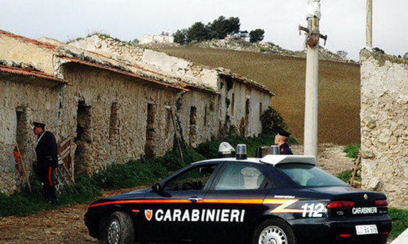  Giorni di fuoco per i Carabinieri: denunciati due tunisini, trovati nelle campagne due veicoli rubati