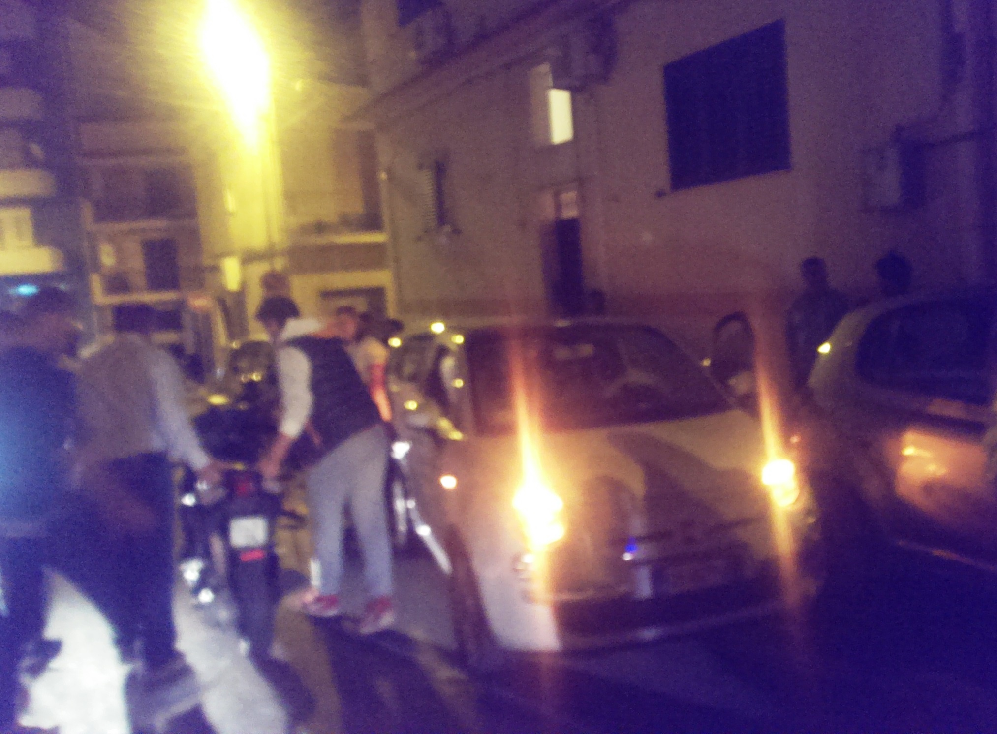  Impatto fra un auto e uno scooter fra via Croce e via Gaggini: due ragazzi finiscono in ospedale