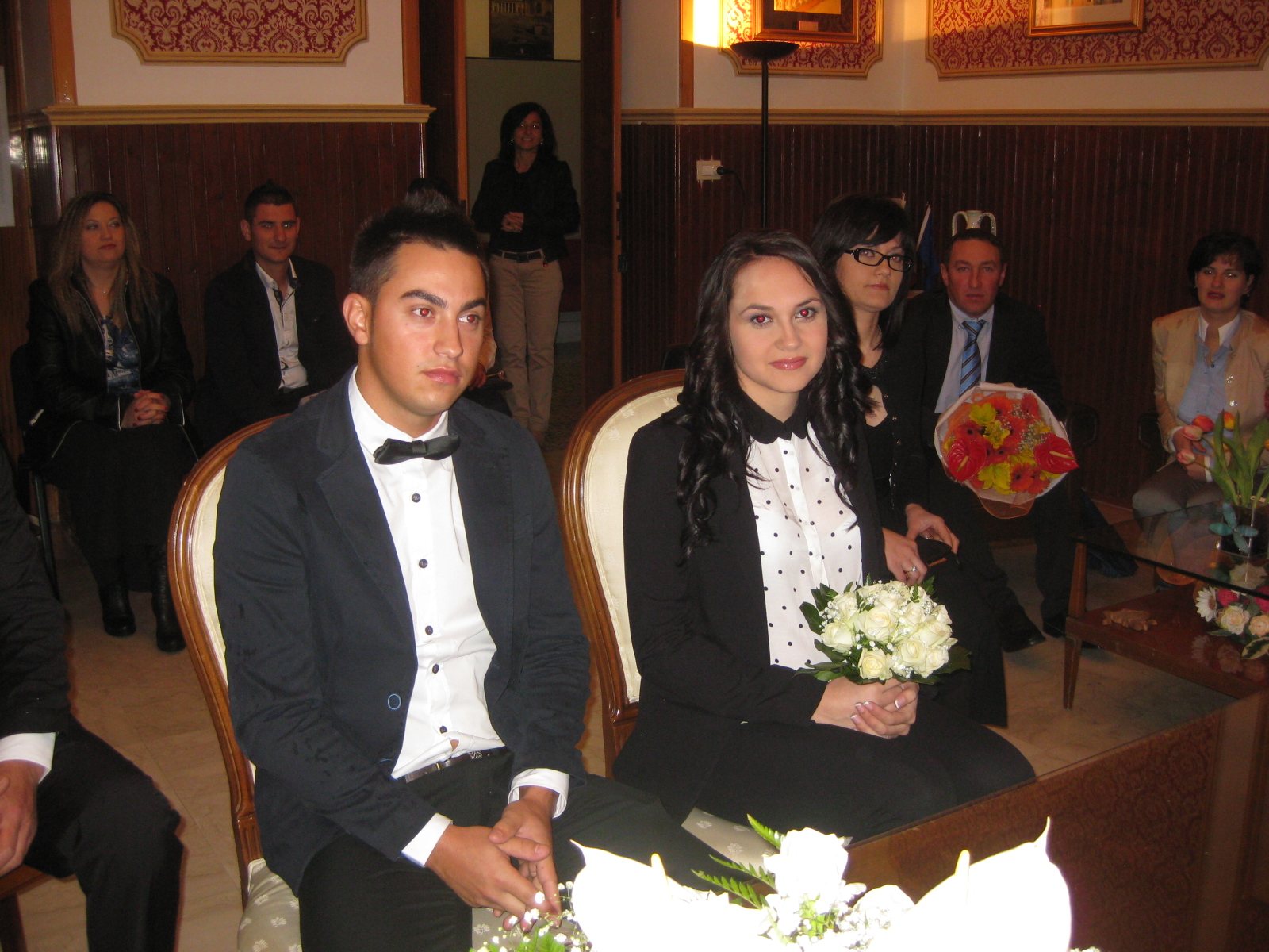  Celebrate in Comune le nozze di due giovani rumeni: hanno vent’anni e aspettano un bimbo