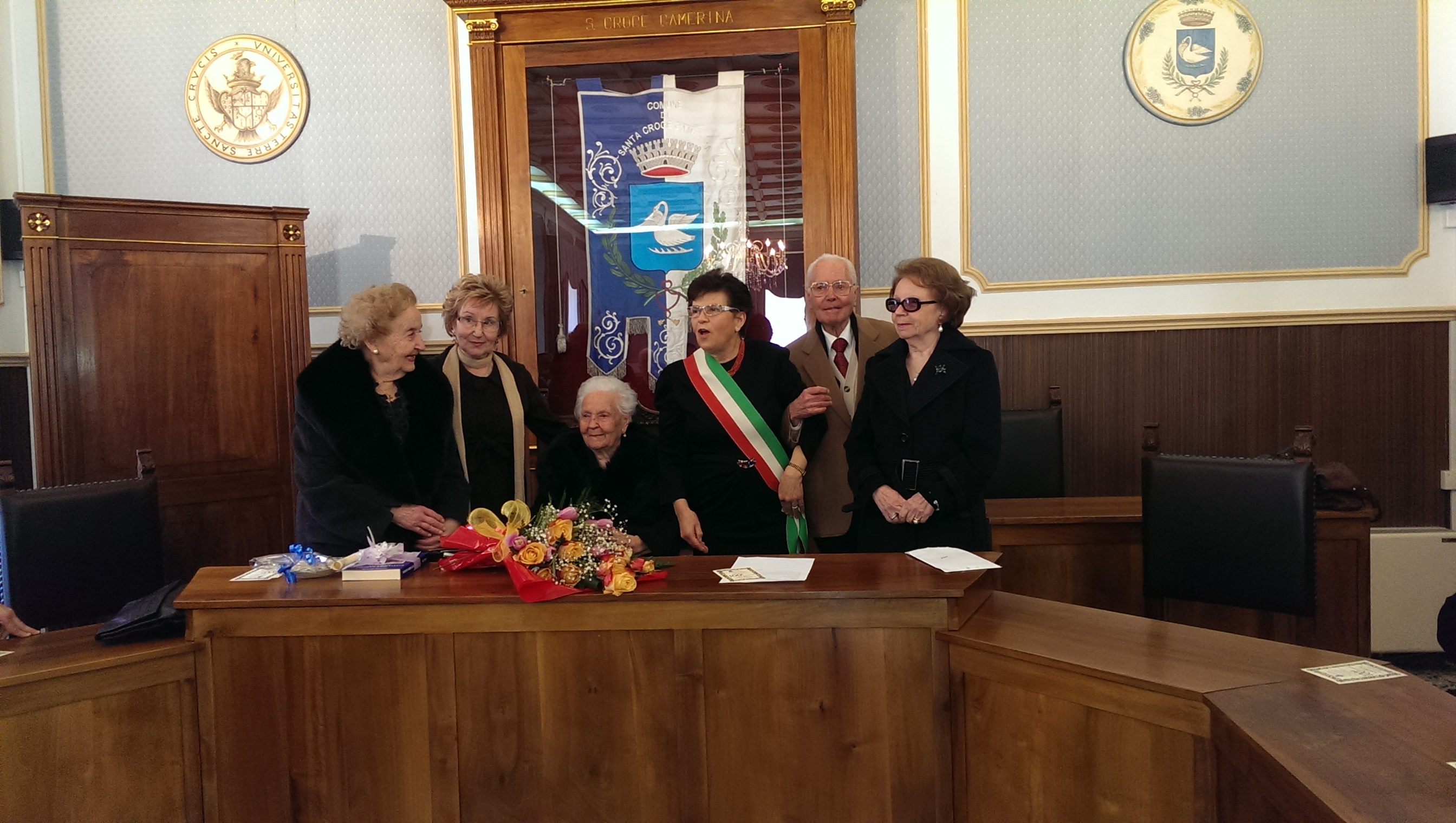  La signora Lucia Barone festeggia 100 anni nell’aula consiliare del Comune: “Il segreto è l’amore”