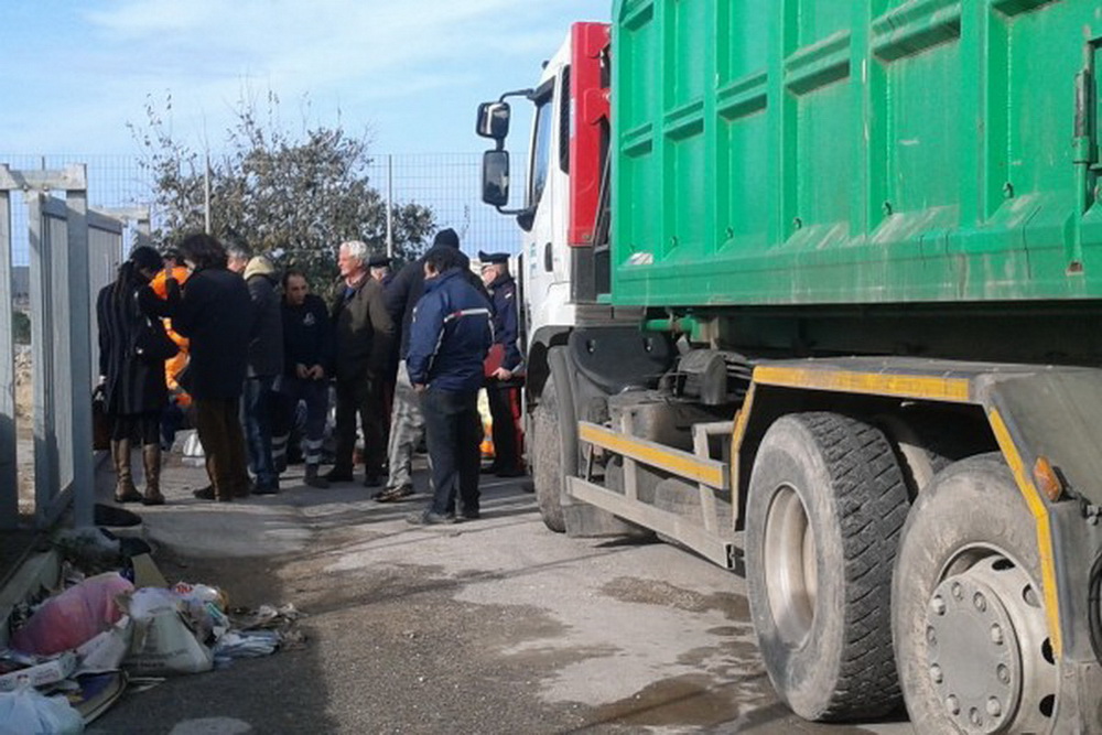  Rifiuti nella discarica non autorizzata di c.da Pezze: il 24 aprile udienza preliminare per il sindaco