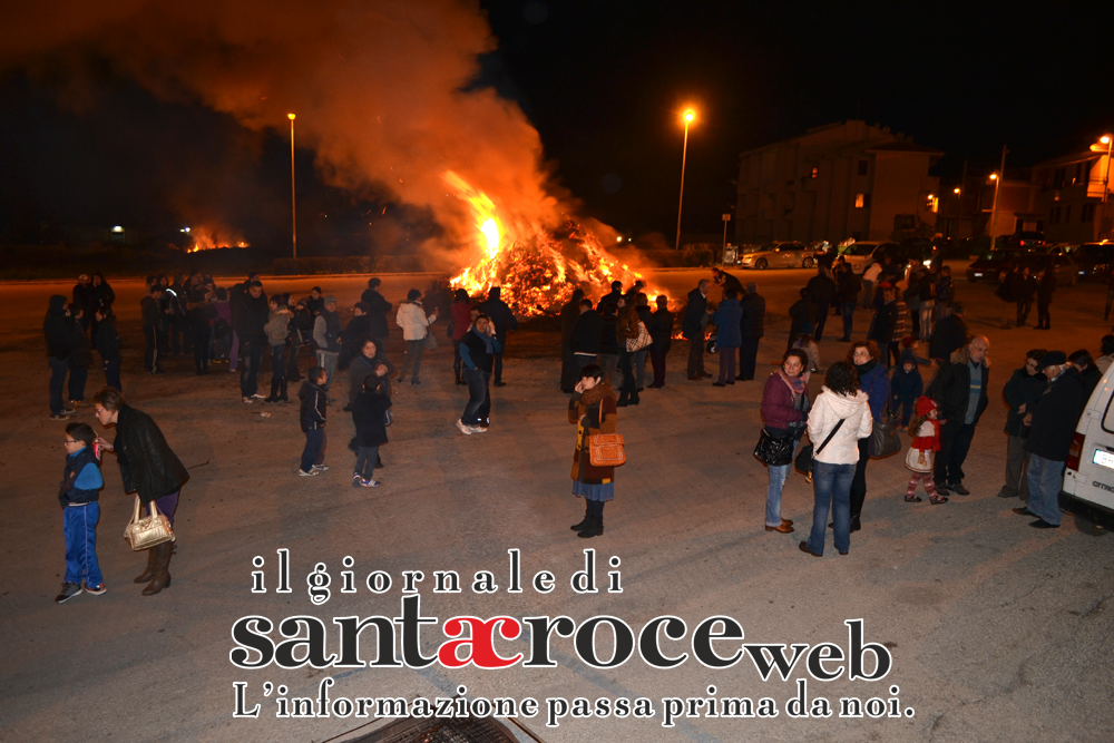  Resiste il mito delle luminarie nella notte di Sant’Antonio: guarda il nostro speciale – FOTO E VIDEO