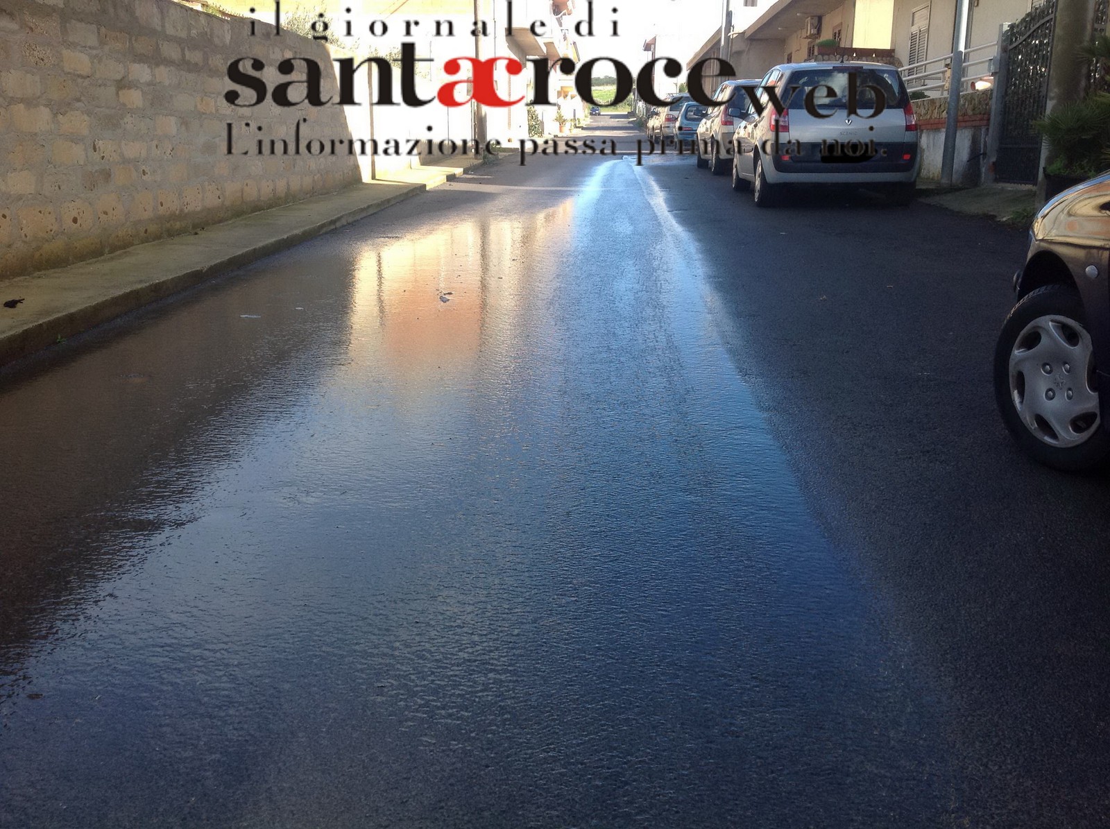  Copiosa perdita d’acqua in via Marchesa: “Abbiamo segnalato lo spreco, Comune non è intervenuto”