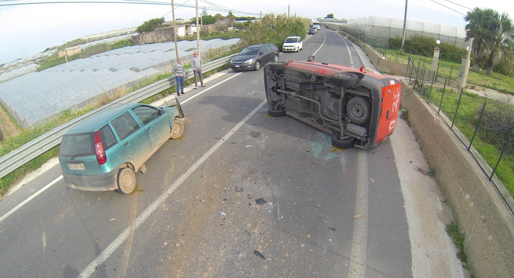  Incidente d’auto sulla s.p. 85 Scoglitti-Santa Croce: vettura si ribalta, lievi ferite per i conducenti