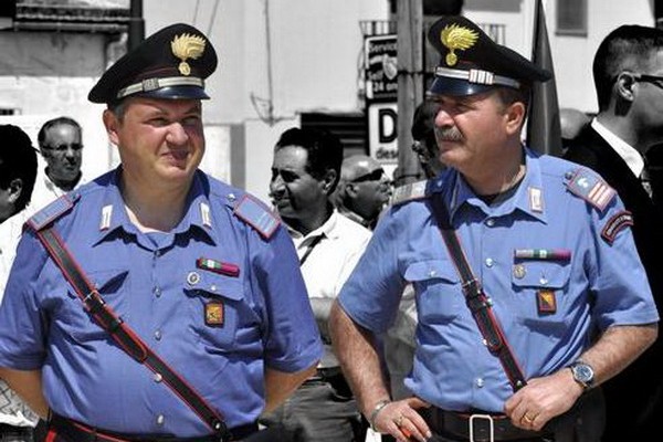  Il Maresciallo Claudio Borchio saluta i colleghi alla festa di pensionamento