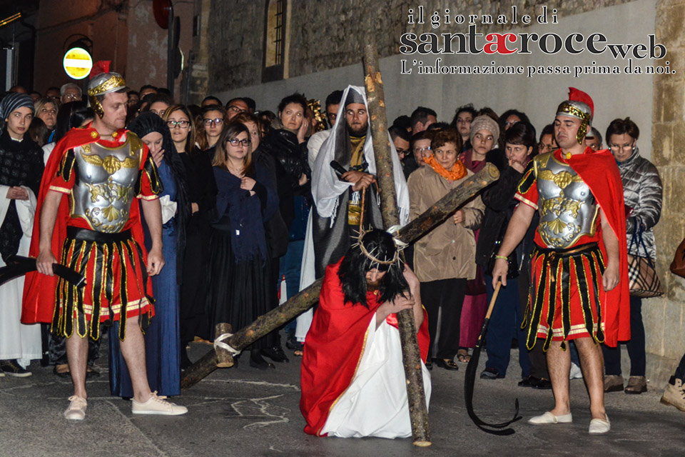  La “Passione di Cristo” in piazza Mercato: in scena l’Oratorio guidato da Don Flavio FOTO E VIDEO