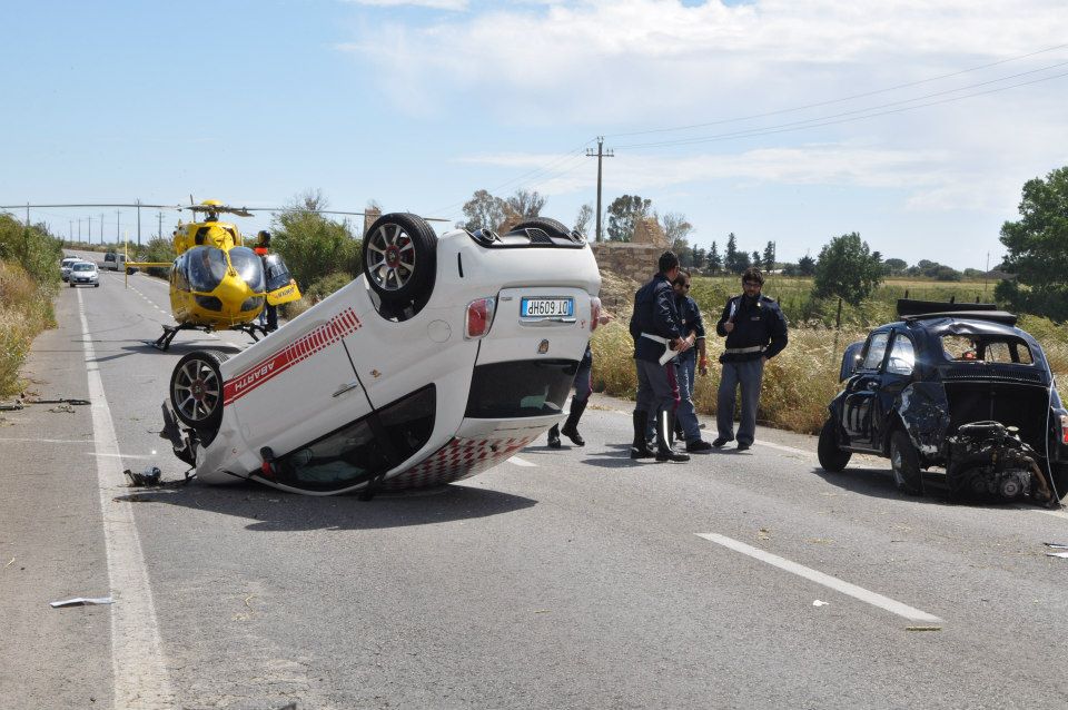  Incidente sulla Comiso–Santa Croce: 2 feriti gravi ricoverati a Vittoria dopo il raduno delle Fiat 500  FOTO 