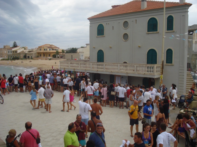  La sporcizia invade la celebre spiaggia di Montalbano. Fare Ambiente: “Pulitela insieme a noi”