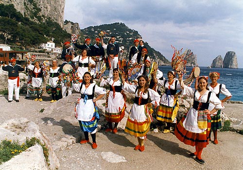  La danze e il folklore siciliano come storia del linguaggio del corpo RUBRICA SALUTE E BENESSERE