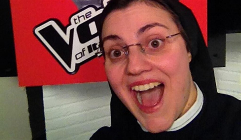  Suor Cristina si qualifica per la finale di ‘The Voice’ su Raidue: il televoto la premia ancora
