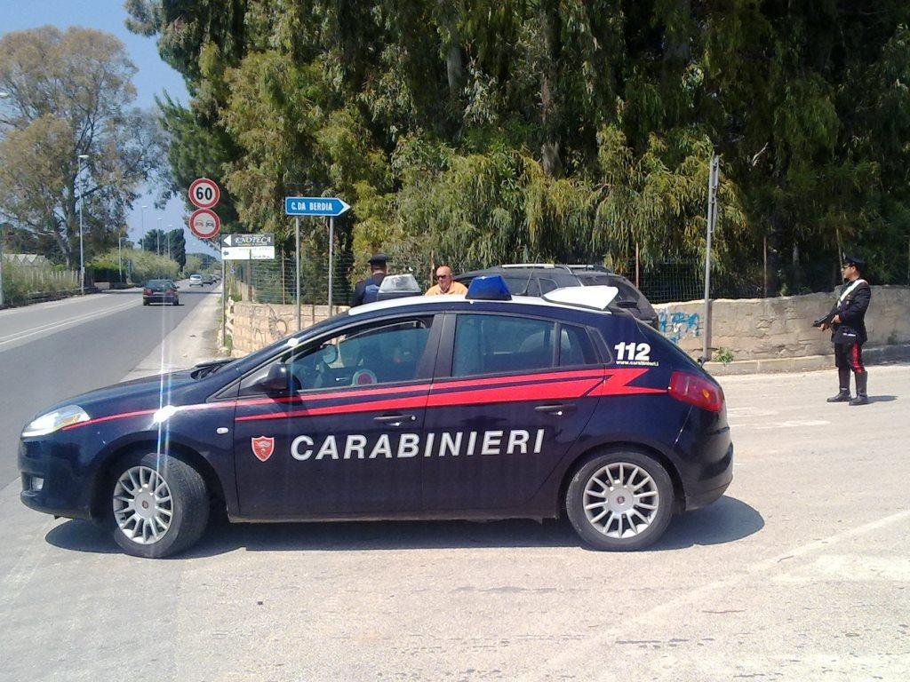  Guida una macchina sequestrata: denunciato santacrocese di 55 anni, portata via l’auto in carro attrezzi