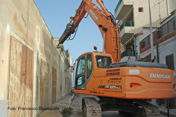  Indagine in corso su abbattimento dell’ex caserma di Punta Secca: in azione la Capitaneria di porto