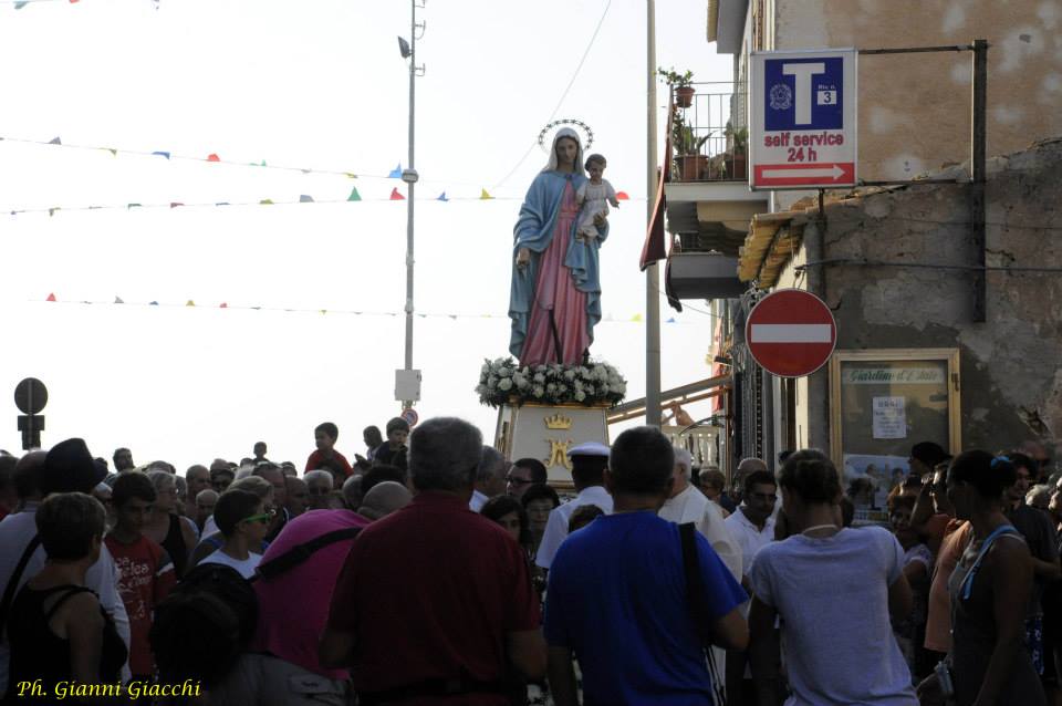  Madonna di Portosalvo, festa nel giorno di Ferragosto: processione lungo le vie di Punta Secca