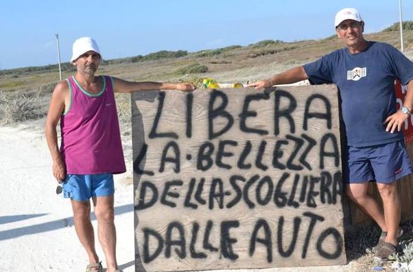 Il Comitato Per Punta Braccetto impedisce l’accesso delle auto sulla scogliera dei Canalotti