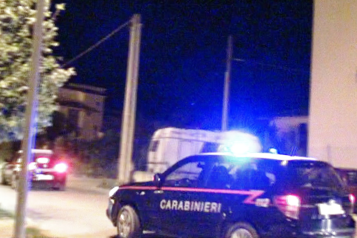  Casuzze, festa abusiva e insulti alle forze dell’ordine: denunciata dai carabinieri una donna di 42 anni