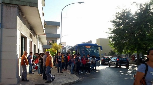  Inizia la scuola, ma i pendolari restano a piedi: un solo autobus sulla tratta Santa Croce-Ragusa