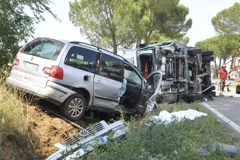  Terribile scontro automobilistico tra fratelli sulla Ragusa-Catania: muore il maggiore, l’altro è illeso