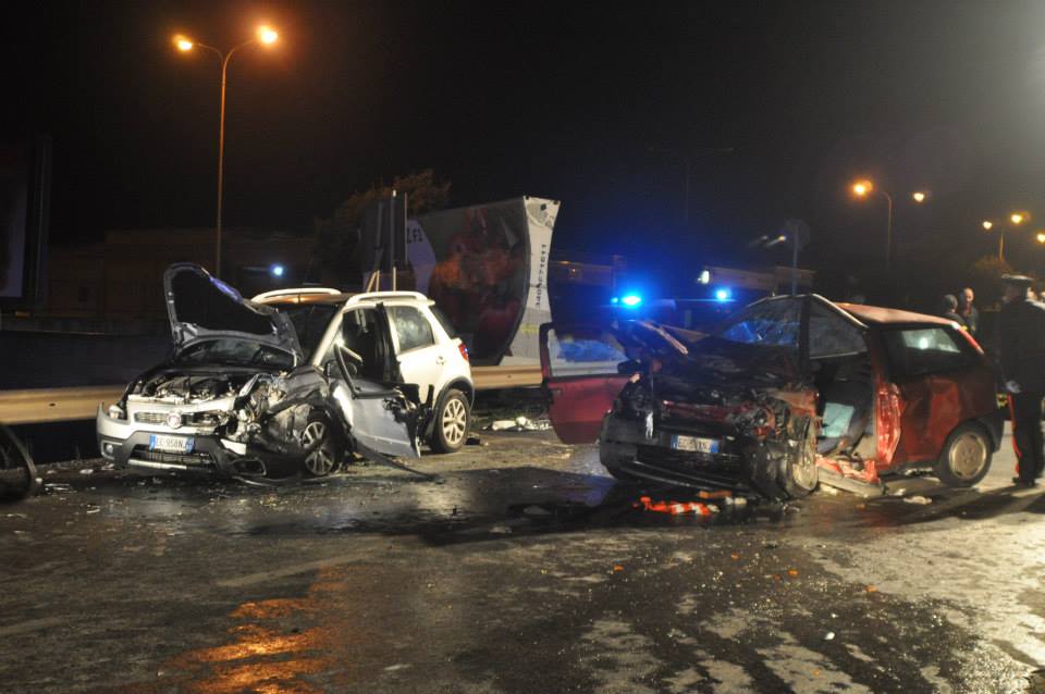  Scontro fra due auto nei pressi del Mercato: cinque feriti, uno grave