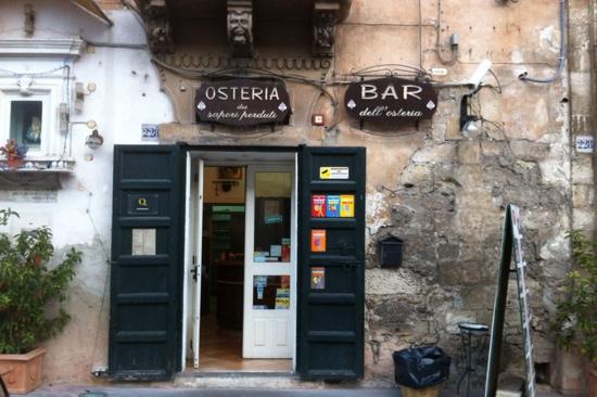  Modica – Furto con scasso all’Osteria dei Sapori Perduti, rubato il registratore di cassa con dentro 1.000 €