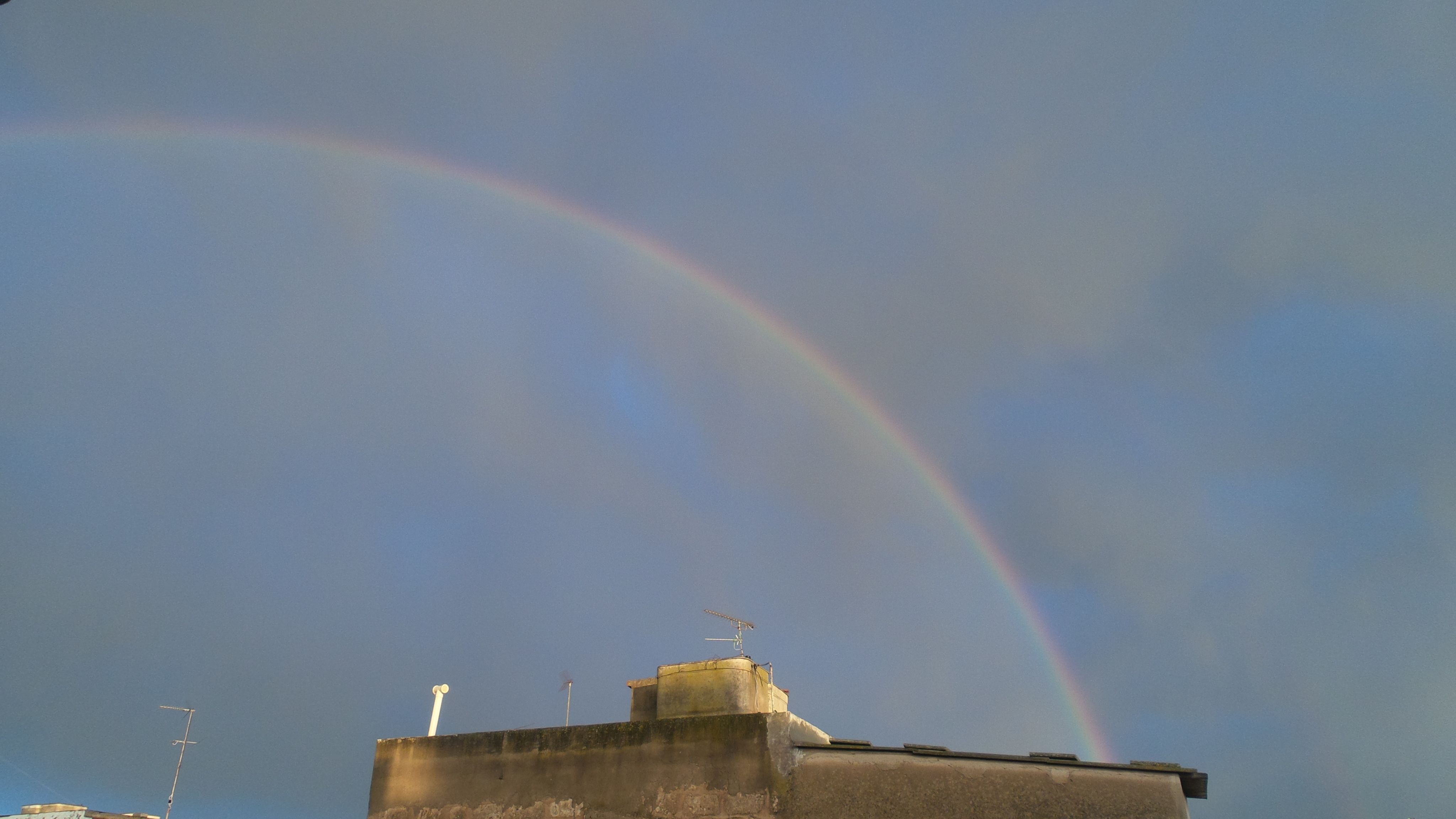  La natura si placa: splendido arcobaleno dopo la pioggia di giovedì FOTO