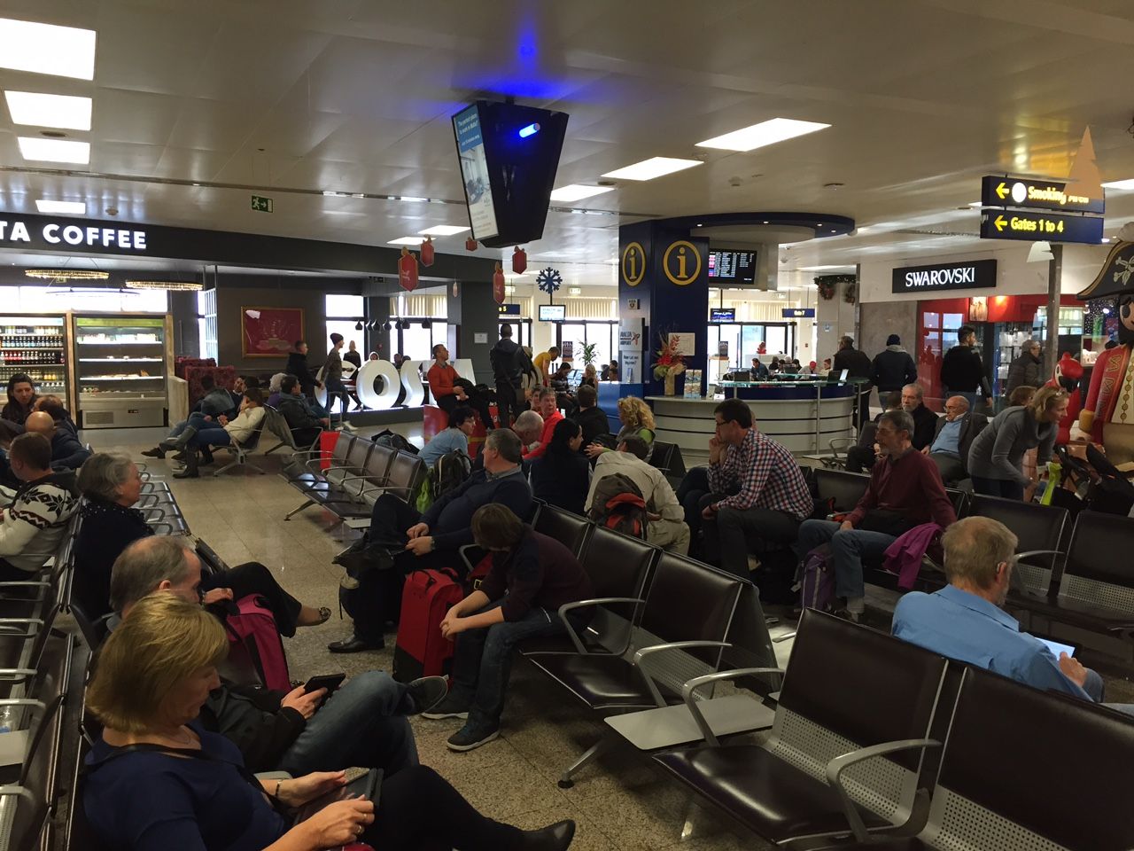  Il volo per Comiso non parte mai: cento passeggeri bloccati 10 ore a Malta