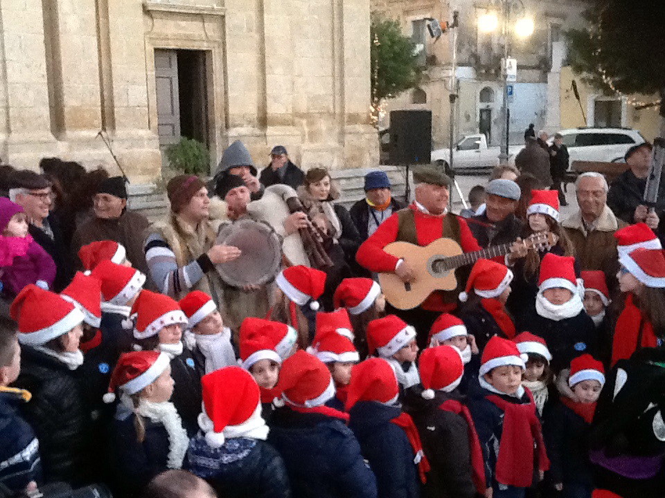  Cori e cantastorie scaldano il pomeriggio dell’Epifania FOTO E VIDEO