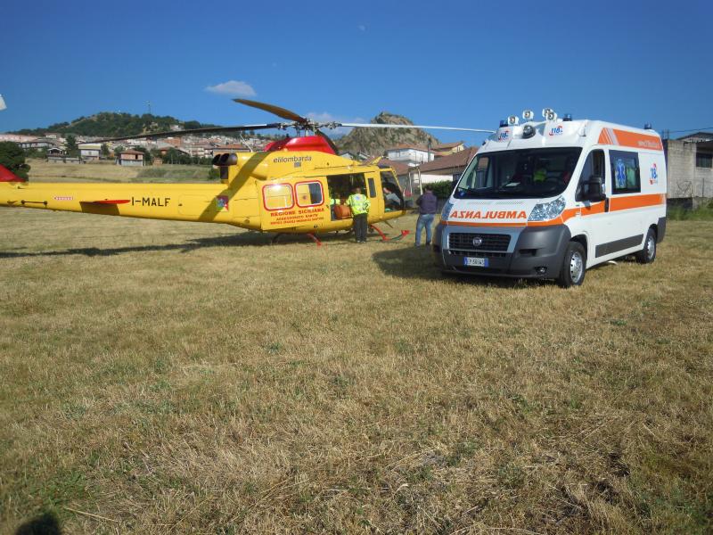  Incidente a Caucana: auto sbatte sul muro, donna in prognosi riservata