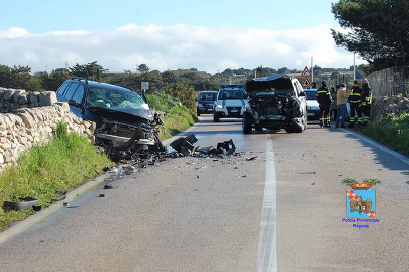  Incidente sulla strada di Malavita: auto distrutte, due feriti non gravi