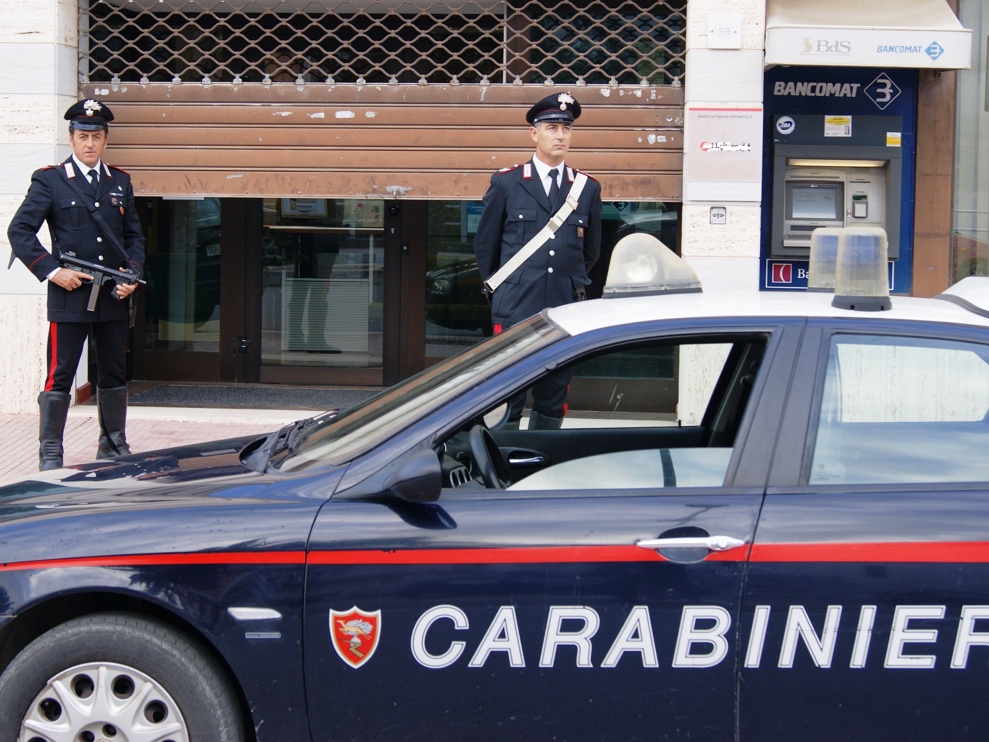  Comiso – Rapinata la filiale del Credito Siciliano, i ladri portano via 5.000 euro. Indagano i Carabinieri