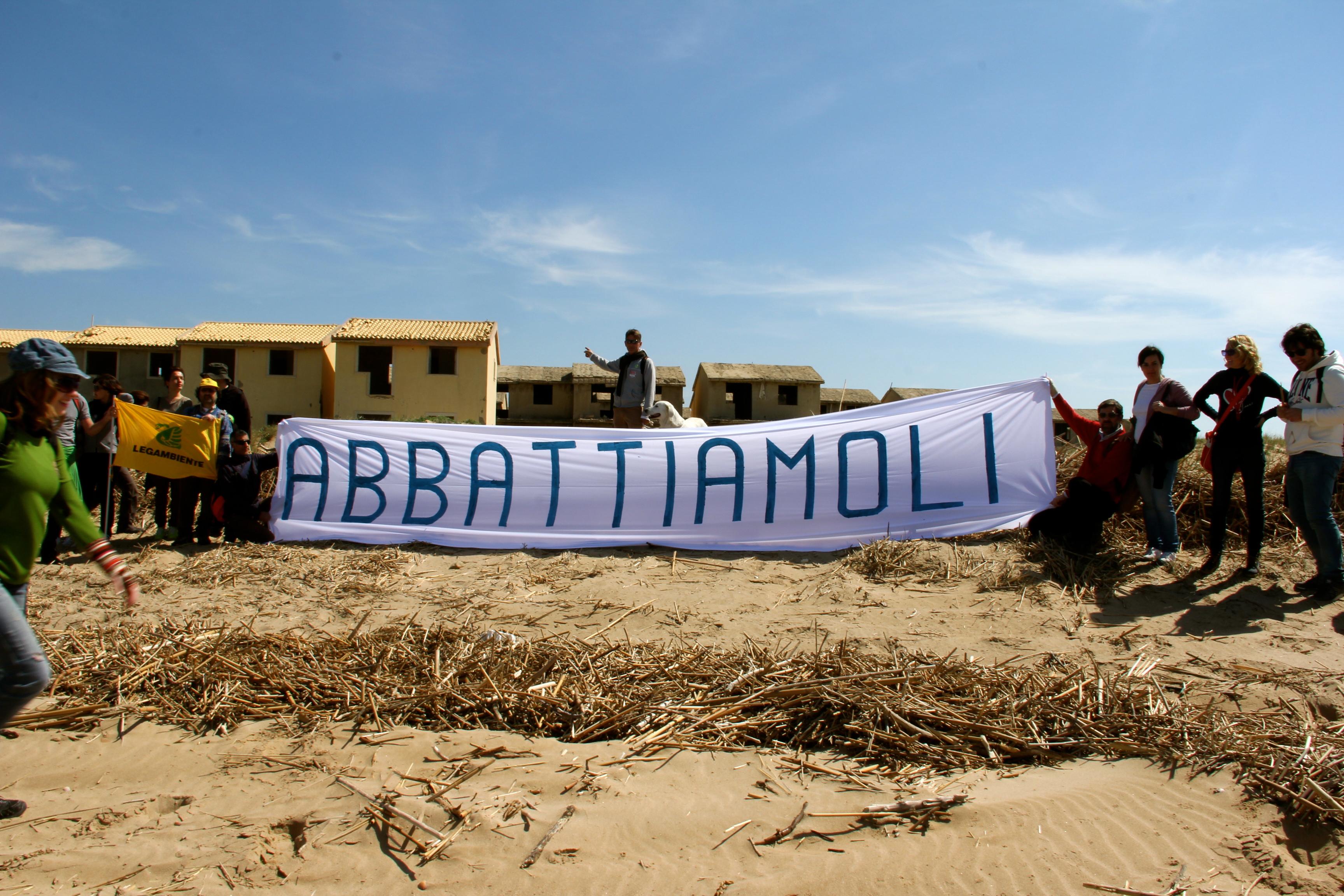  Santa Croce – Trekking Randello-Kamarina organizzata da Fare Verde con lo slogan “Abbattiamoli”