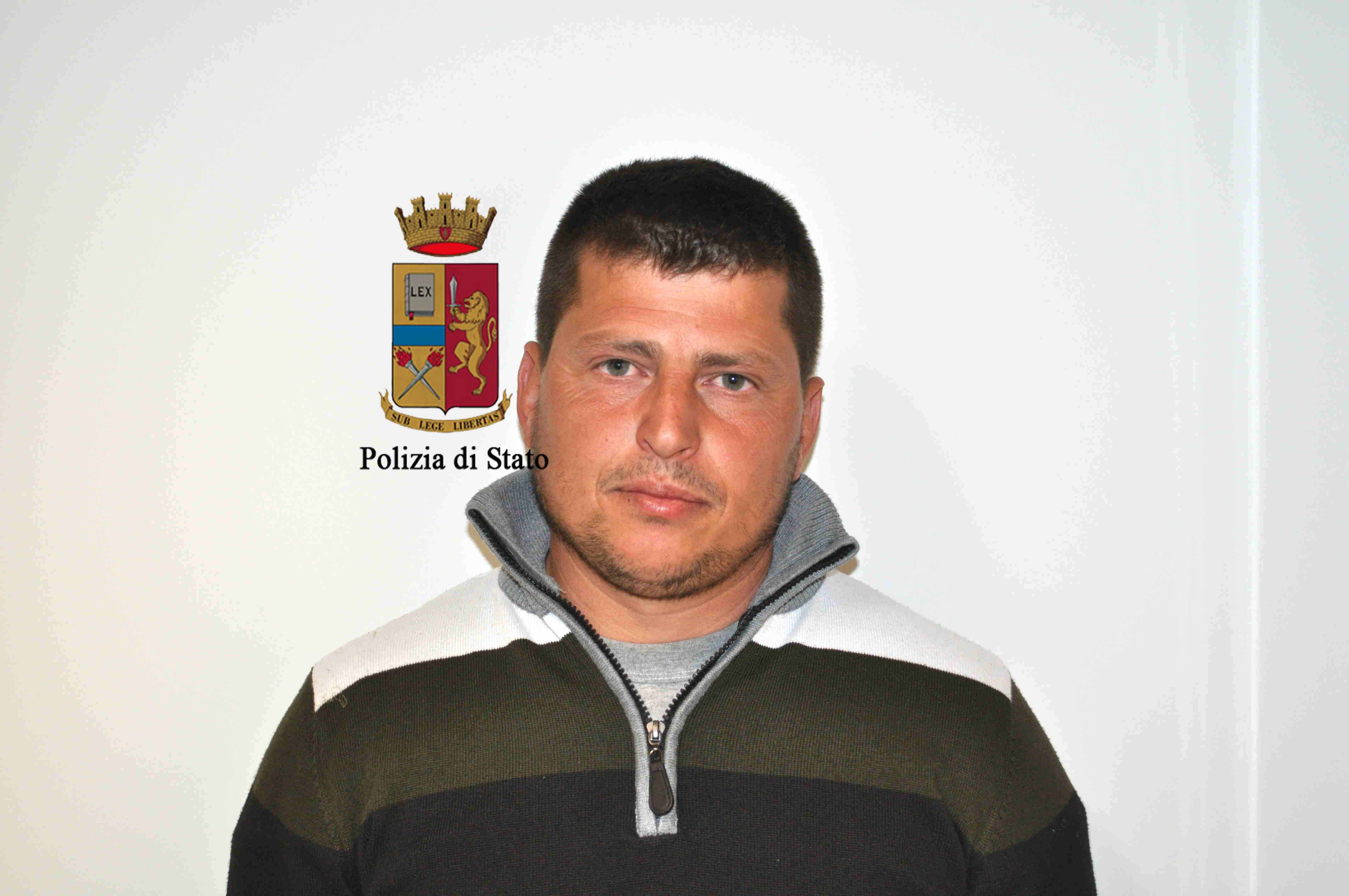  Scappa fra le serre con la cocaina: arrestato un albanese a S.Croce