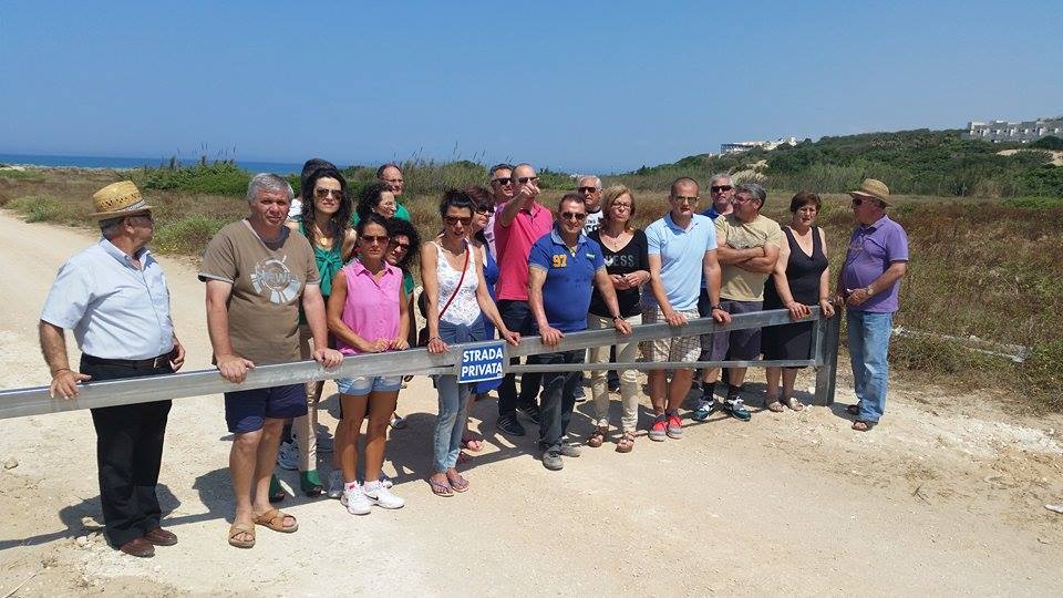  Sit-in di protesta degli abitanti nella spiaggia di Passo Marinaro e Branco Piccolo