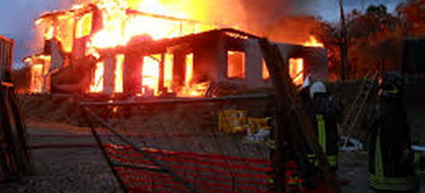 Incendiata una casa disabitata sulla Comiso-S.Croce: aperta indagine