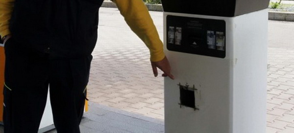  Modica – Svuotate le cassette di sicurezza di 2 stazioni di servizio “Eni Agip”, rubati 2 mila 500 euro