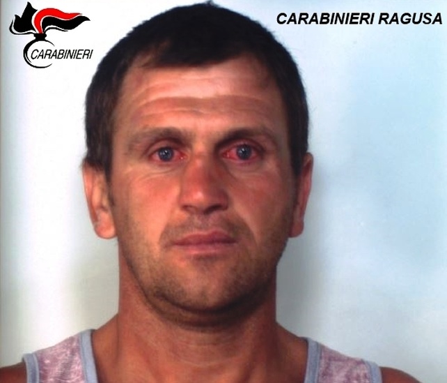  Simula difficoltà in mare e aggredisce due carabinieri: arrestato rumeno