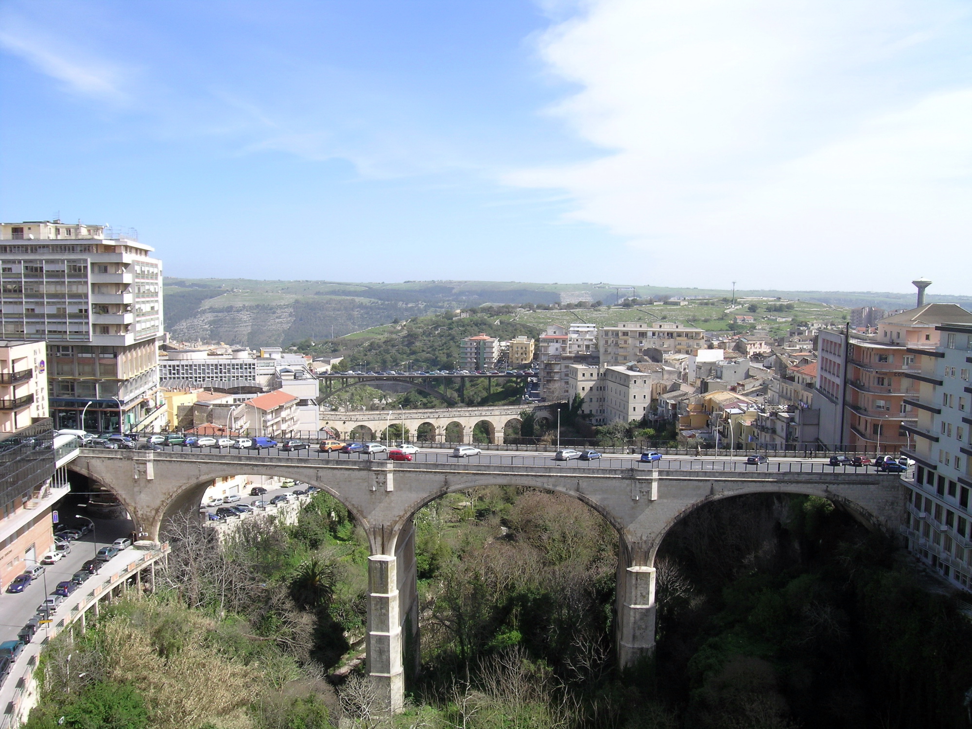  Ragusa – Pensava di lanciarsi dal ponte Papa Giovanni XIII, giovane salvata dalla Polizia